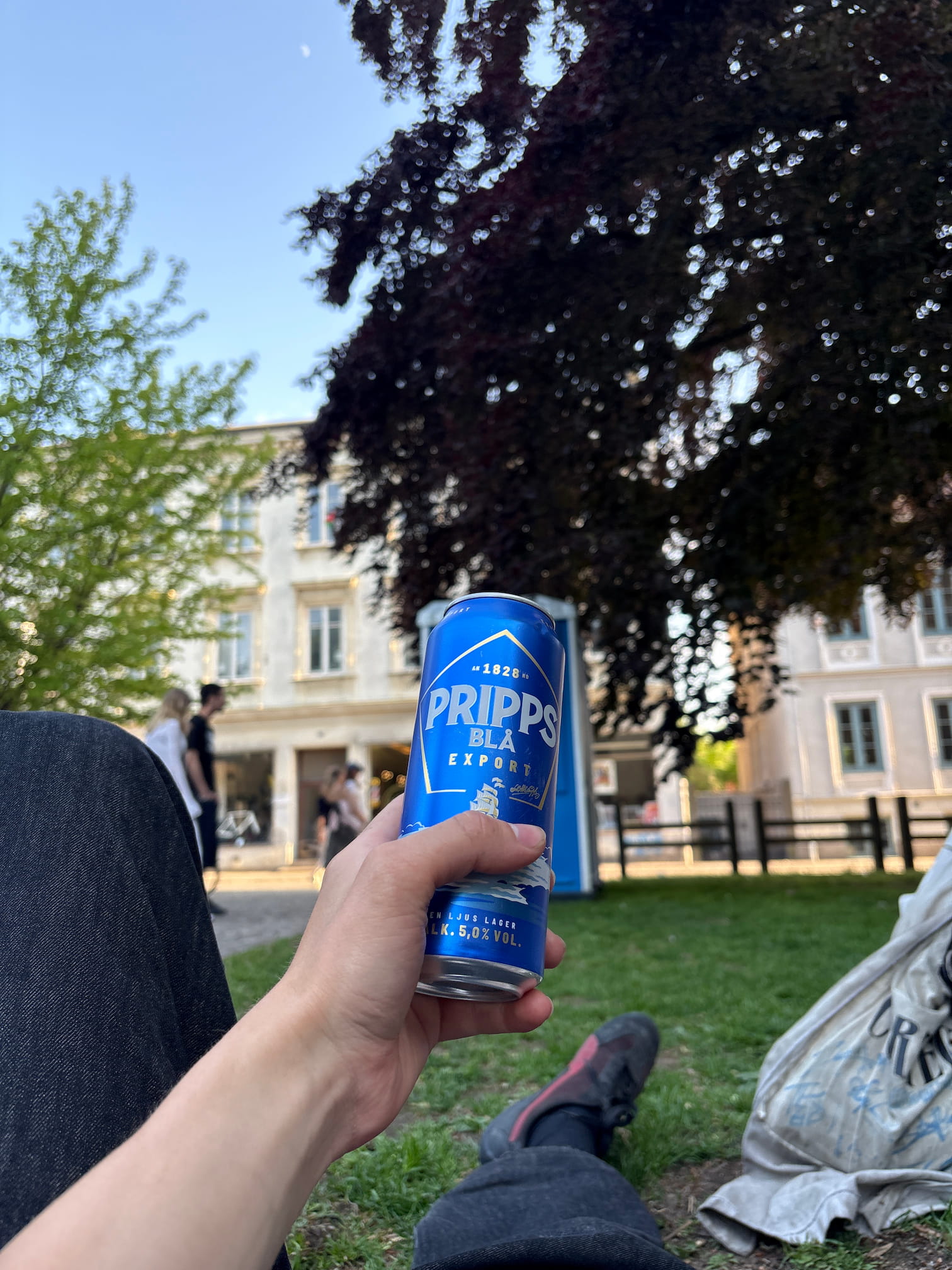 Utsikt över kön till baja maja och goooood prippa i handen. De blir inte bättre. SKÅL LUND 🍻